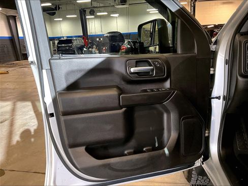 Used 2023 Chevrolet Silverado 2500 Custom w/ Custom Convenience Package image 9