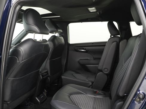 Used 2025 Toyota Highlander XSE AWD/4WD image 16