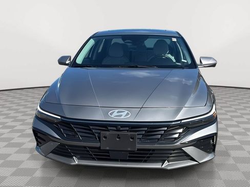 Certified 2024 Hyundai Elantra Limited FWD image 2