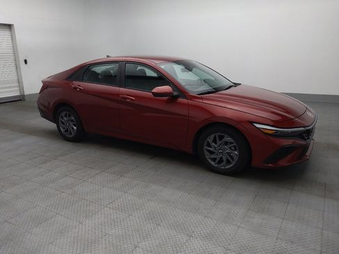 Used 2024 Hyundai Elantra SEL FWD image 11