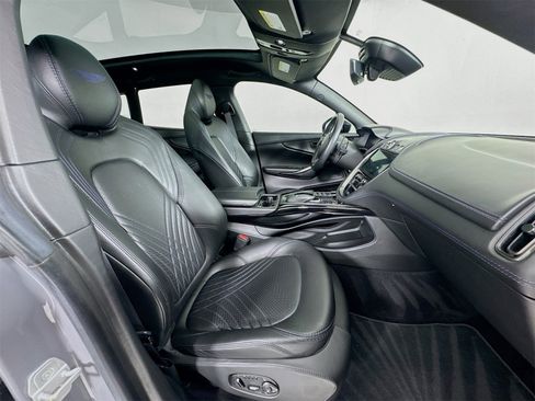 Used 2021 Aston Martin DBX image 27