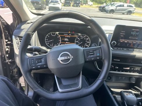 Used 2025 Nissan Rogue SV AWD/4WD image 13