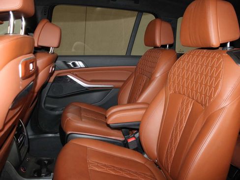 Certified 2023 BMW X7 xDrive40i w/ M Sport Package image 16