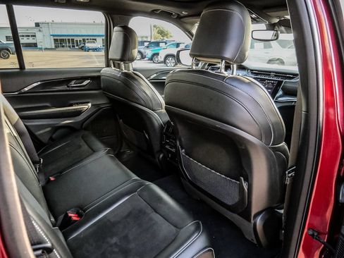 Used 2023 Jeep Grand Cherokee Altitude AWD/4WD image 23