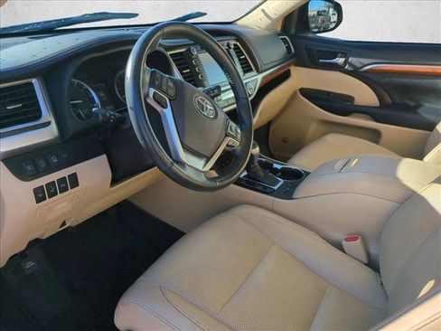Used 2019 Toyota Highlander Limited Platinum image 10