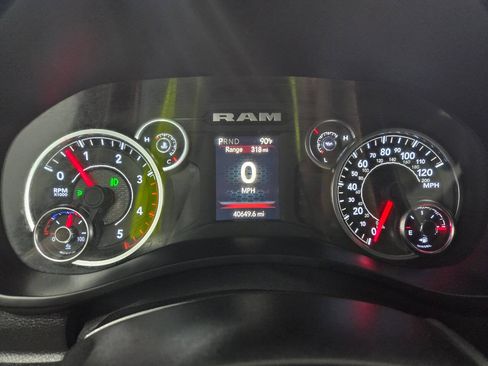 Used 2024 RAM 2500 Tradesman w/ Chrome Appearance Group AWD/4WD image 15
