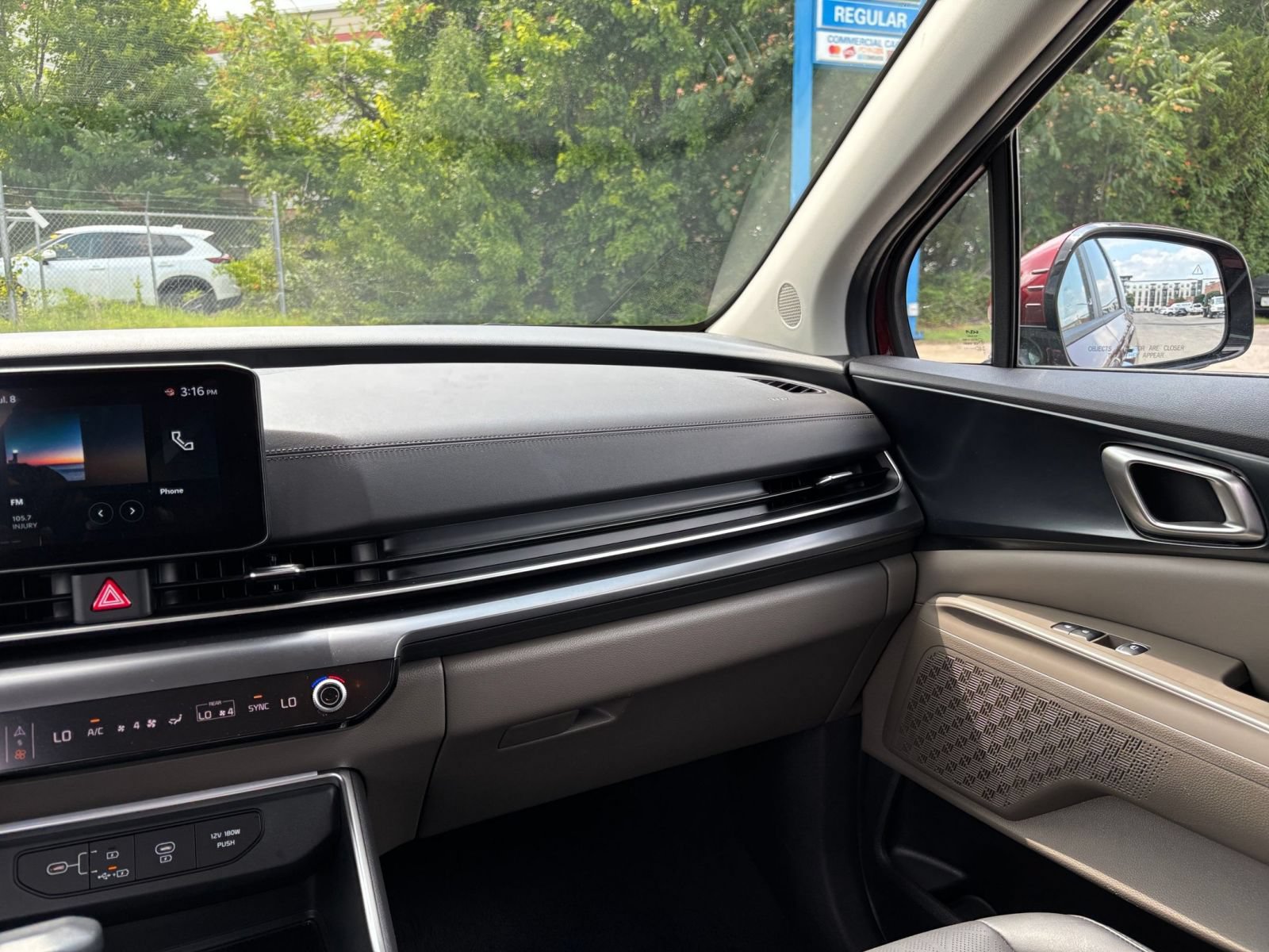 Used 2026 Kia Carnival FWD image 36