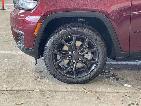 New 2025 Jeep Grand Cherokee L Limited image 10