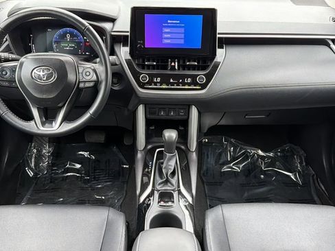Used 2025 Toyota Corolla Cross XLE FWD image 35