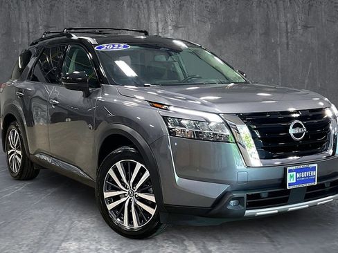 Used 2022 Nissan Pathfinder Platinum w/ Cargo Package AWD/4WD image 3