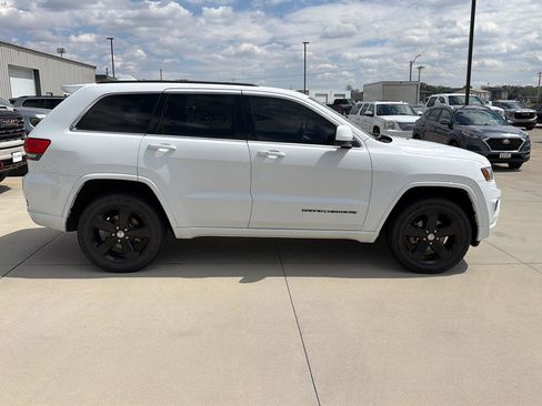 Used 2015 Jeep Grand Cherokee Altitude AWD/4WD image 6