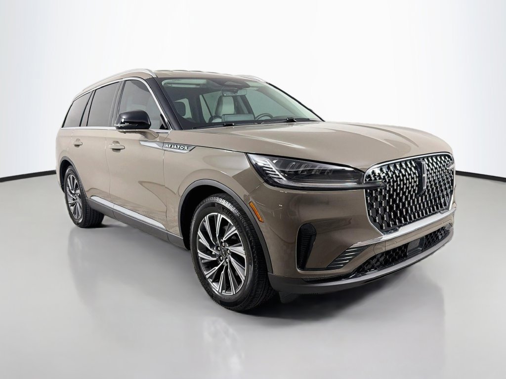 Used 2026 Lincoln Aviator 2WD image 3