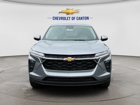 New 2026 Chevrolet Trax LS w/ LS Convenience Package FWD image 2