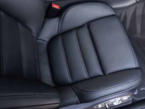 Certified 2026 Porsche Macan AWD/4WD image 46