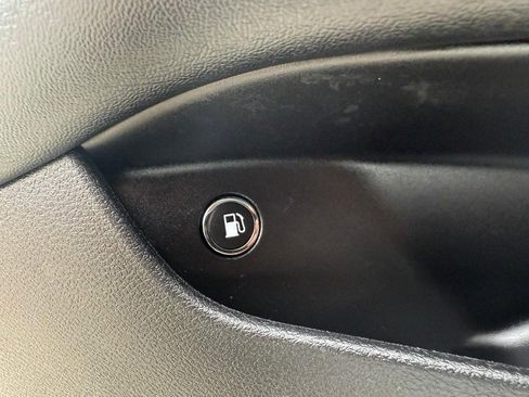 Used 2021 Chrysler Pacifica Touring-L image 24