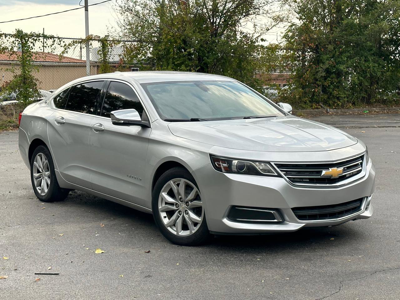 Used 2016 Chevrolet Impala LT FWD image 2