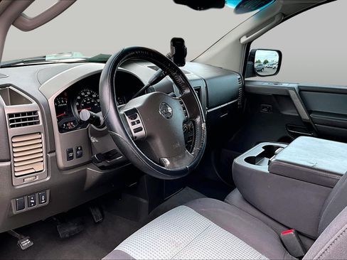 Used 2005 Nissan Titan SE RWD image 12