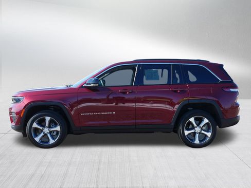Used 2025 Jeep Grand Cherokee Limited w/ Luxury Tech Group II image 4