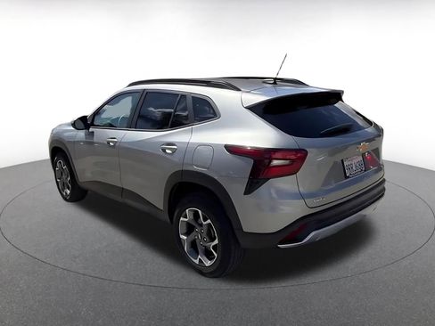 Used 2025 Chevrolet Trax LT image 9