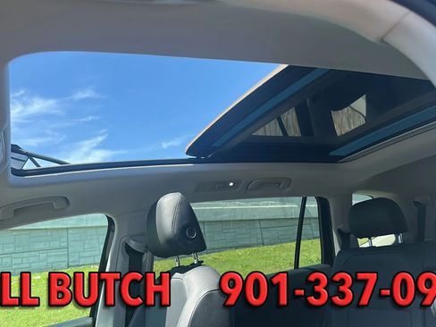 Used 2018 Volkswagen Tiguan SEL FWD image 16