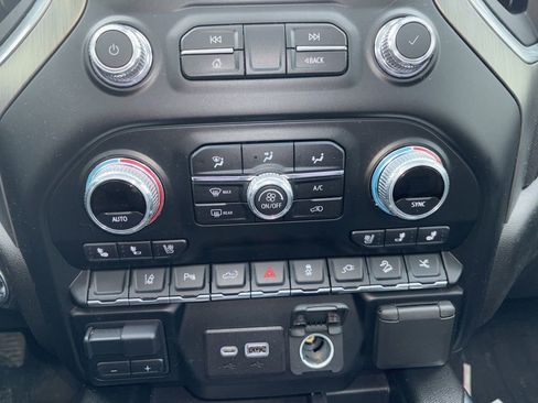 Used 2022 GMC Sierra 2500 Denali w/ Denali Ultimate Package image 10