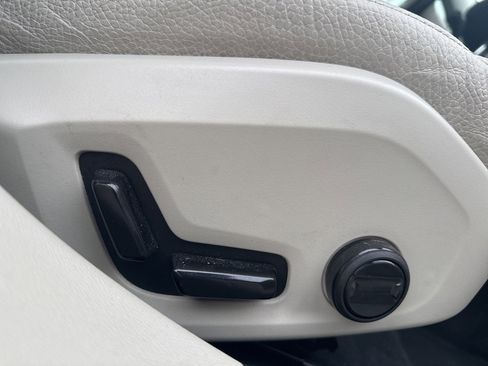 Used 2022 Volvo V60 T5 Cross Country w/ Advanced Package image 12