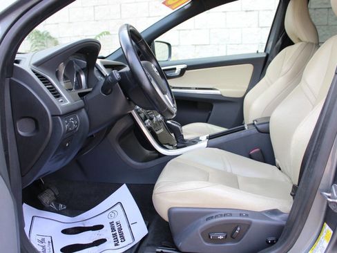 Used 2016 Volvo XC60 T6 Platinum w/ Climate Package image 11