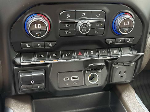 Used 2019 Chevrolet Silverado 1500 LTZ w/ LTZ Plus Package AWD/4WD image 17