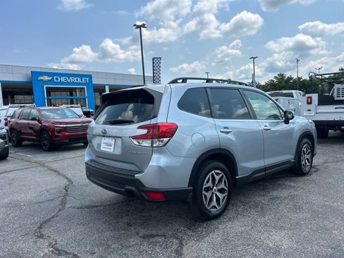Used 2023 Subaru Forester Premium AWD/4WD image 3