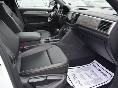 Used 2020 Volkswagen Atlas Cross Sport SE w/ Panoramic Sunroof Package image 32