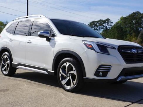 Used 2022 Subaru Forester Touring image 2