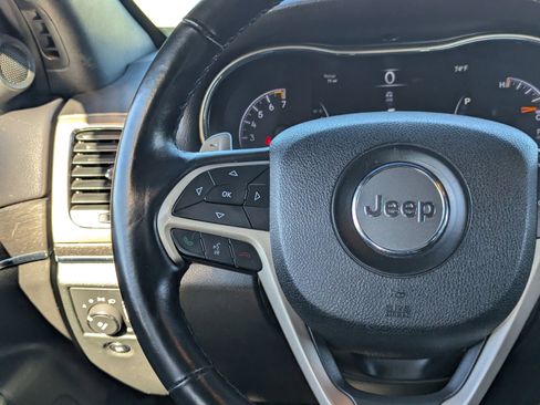 Used 2015 Jeep Grand Cherokee Limited w/ Luxury Group II image 23