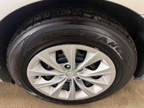 Used 2017 Toyota Camry LE image 9