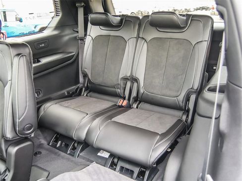 New 2025 Jeep Grand Cherokee L Altitude image 24