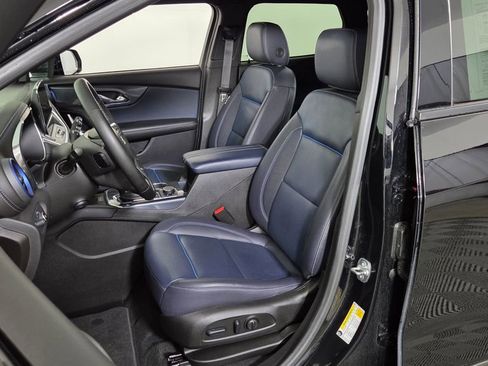 Used 2025 Chevrolet Blazer RS w/ Driver Confidence II Package image 17