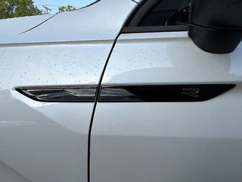 Used 2023 Volkswagen Tiguan SE R-Line AWD/4WD image 10