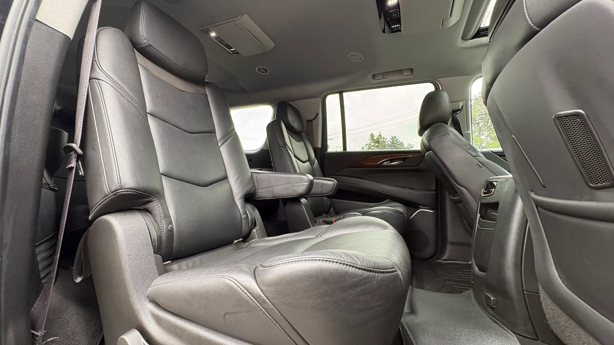 Used 2017 Cadillac Escalade ESV Premium Luxury AWD/4WD image 30