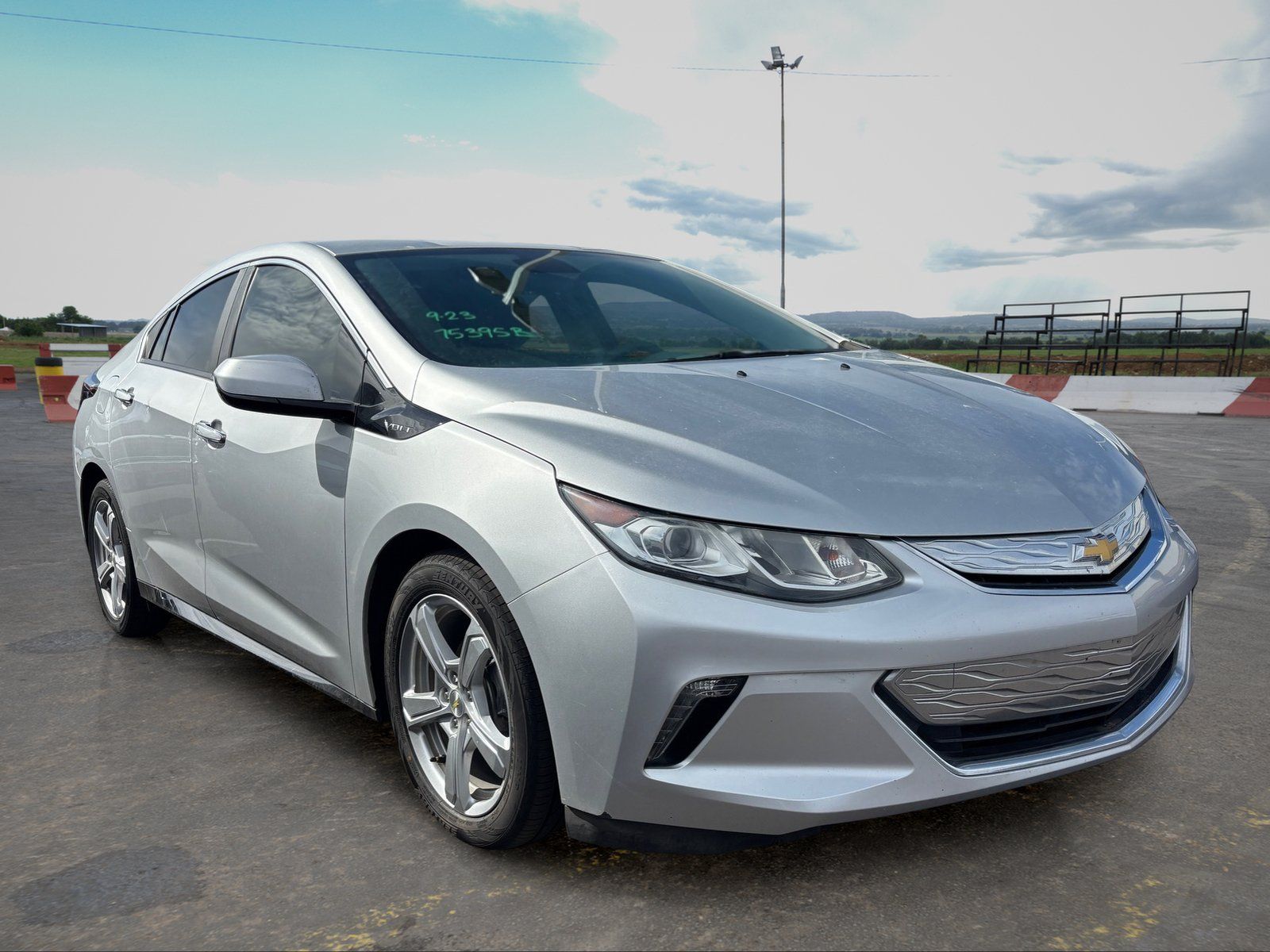 Used 2016 Chevrolet Volt LT w/ Comfort Package FWD image 2