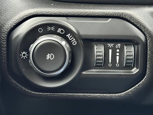 Used 2021 Jeep Wrangler Unlimited Sahara w/ Cold Weather Group image 21