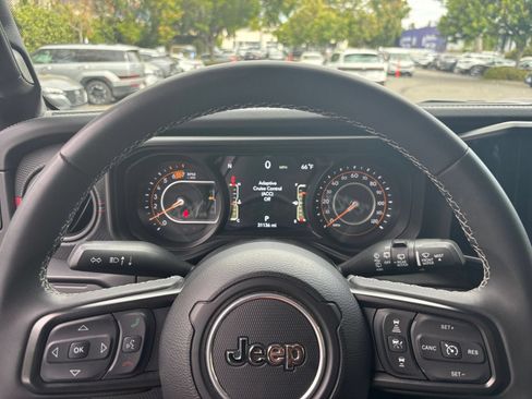 Used 2025 Jeep Wrangler Unlimited Rubicon AWD/4WD image 22