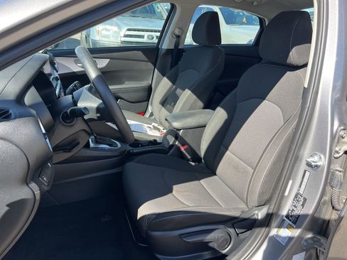 Used 2024 Kia Forte LXS image 9