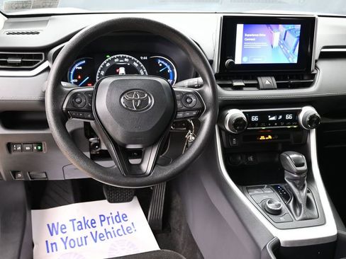 Used 2025 Toyota RAV4 LE AWD/4WD image 28