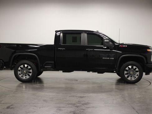 Used 2024 Chevrolet Silverado 2500 Custom w/ Custom Value Package AWD/4WD image 9