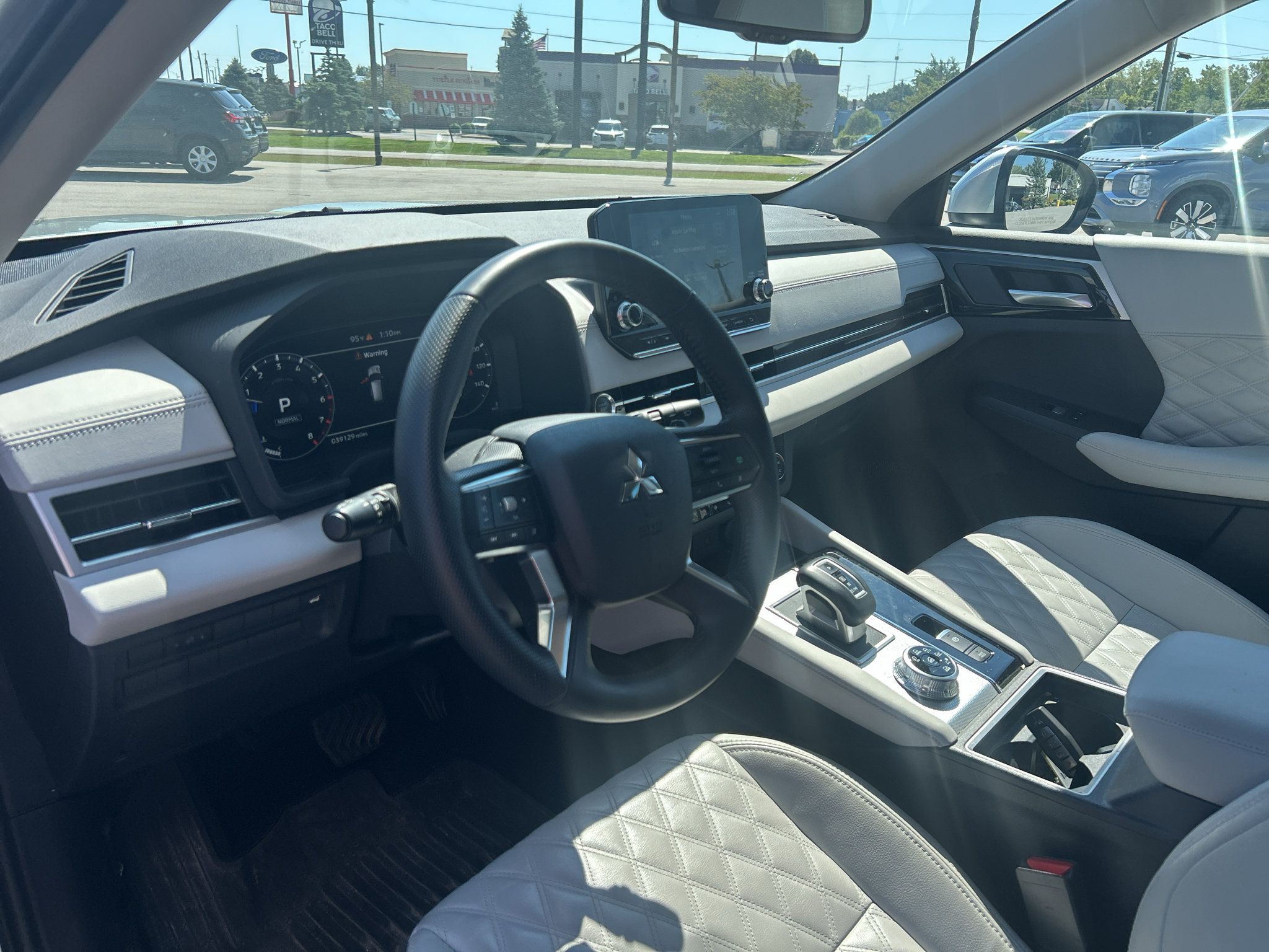 Used 2023 Mitsubishi Outlander SEL AWD/4WD image 10