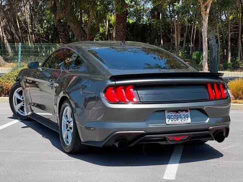 Used 2020 Ford Mustang Coupe RWD image 11
