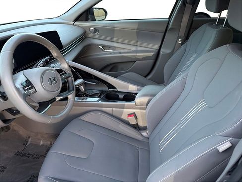 Used 2023 Hyundai Elantra SEL w/ Convenience Package image 10
