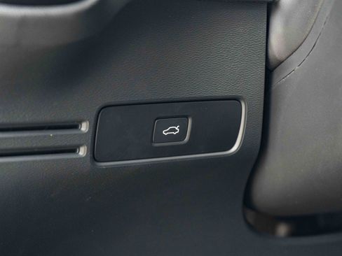 Used 2025 Volvo XC40 B5 Core AWD/4WD image 39