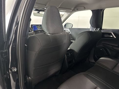 Used 2025 Mitsubishi Outlander ES FWD image 23