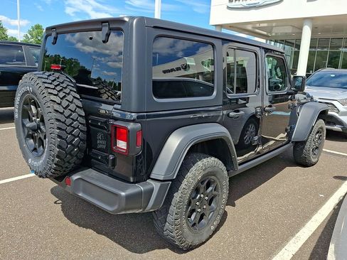Used 2023 Jeep Wrangler Unlimited w/ Cold Weather Group AWD/4WD image 4