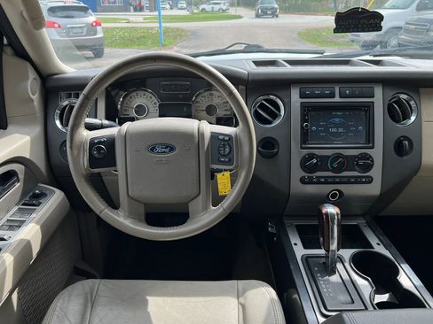 Used 2011 Ford Expedition XLT image 19